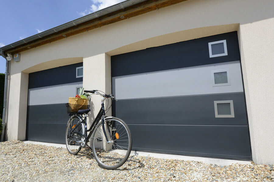 CHELETBOIS_Porte-de-garage_sectionelle-PLAFOND-MIAMI-BY-ME-LISSE-GRIS-BLANC-HUBLOT-ALUNOX