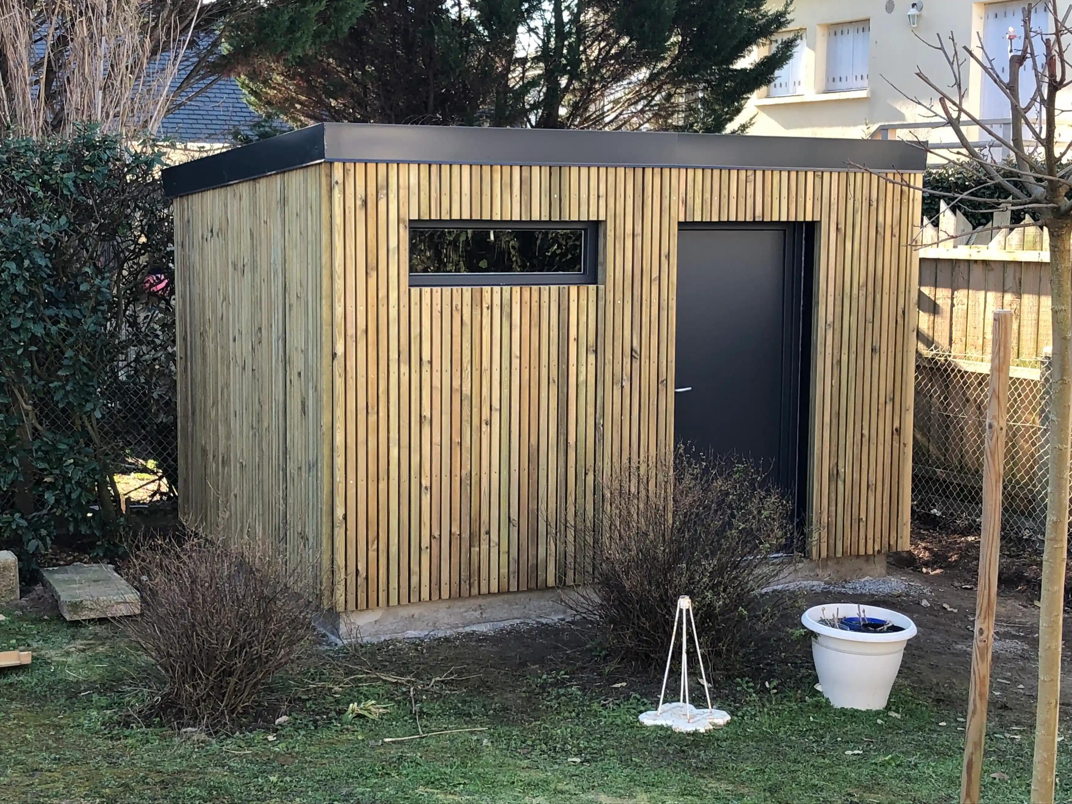 ANEX OUEST - ABRIS DE JARDIN 1.webp